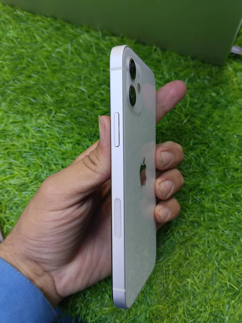 Apple iPhone 12 2