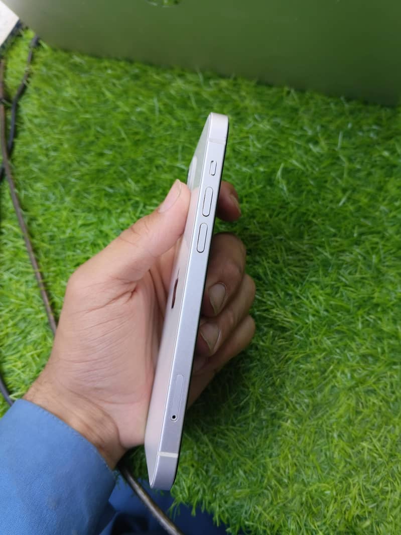 Apple iPhone 12 3