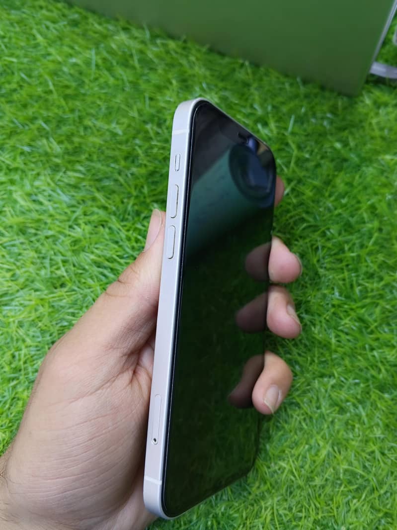 Apple iPhone 12 5