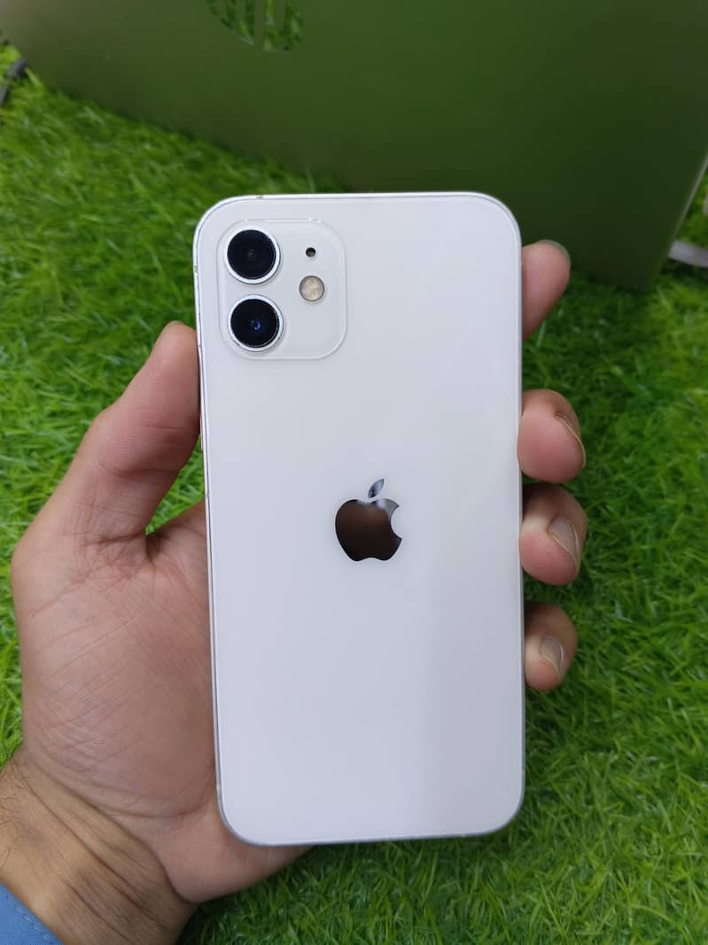 Apple iPhone 12 6