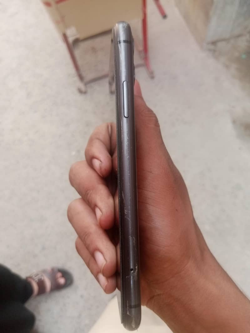 Apple iPhone 11 3