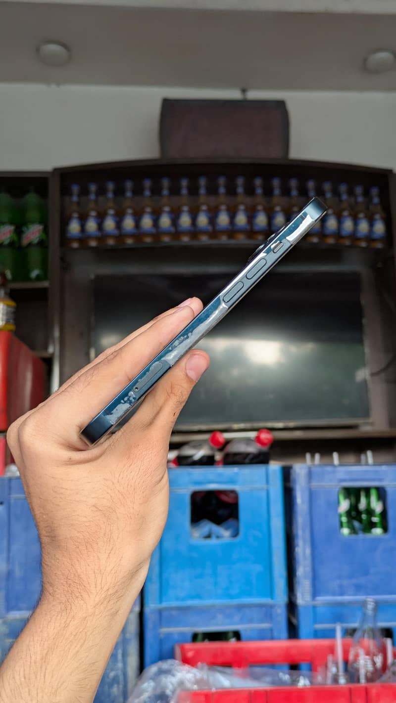 Apple iPhone 13 4