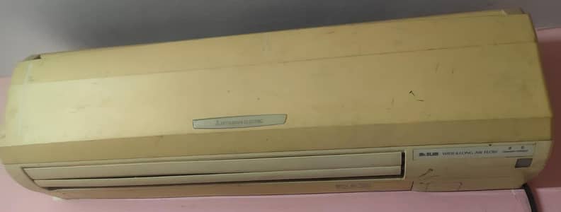 mitsubishi mr slim in good condition with original gas and pipe kit