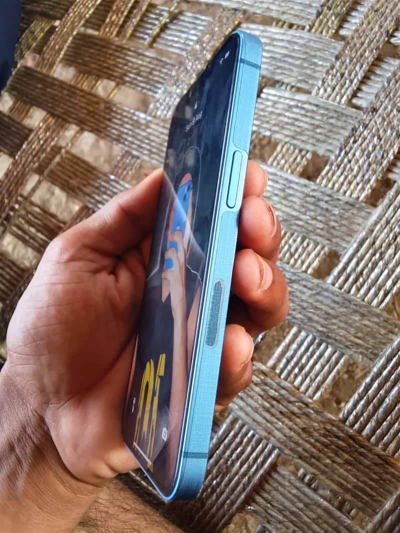 Apple iPhone 13 1
