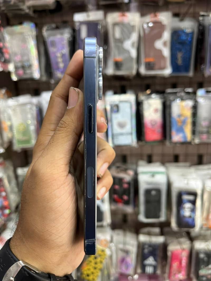 Apple iPhone 13 Pro 2
