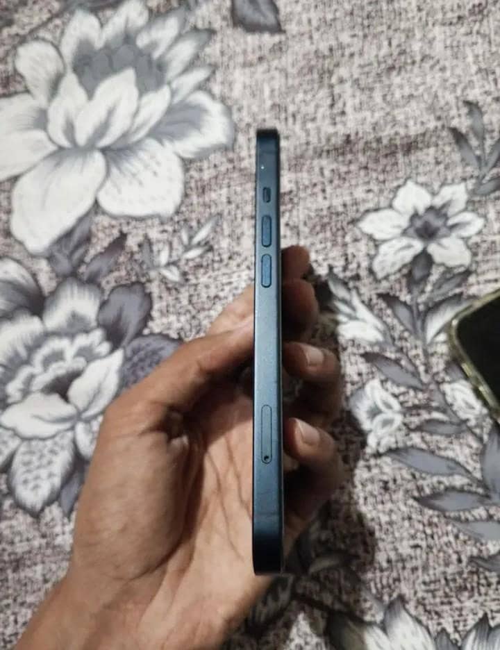 Apple iPhone 13 4