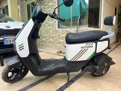 Revoo A 10 scooty