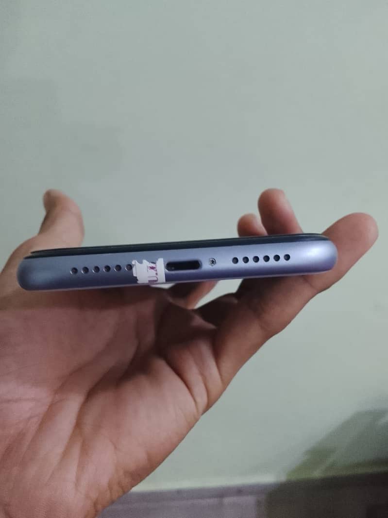 Apple iPhone 11 7