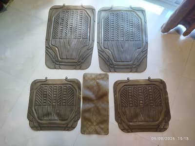 Floor mat (Plastic)