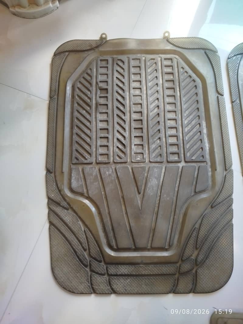 Floor mat (Plastic) 1