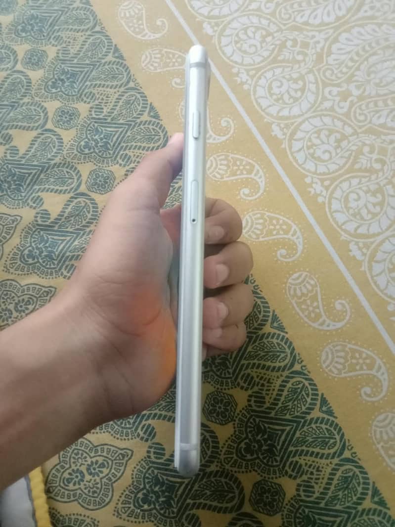 Apple iPhone 8 Plus 1
