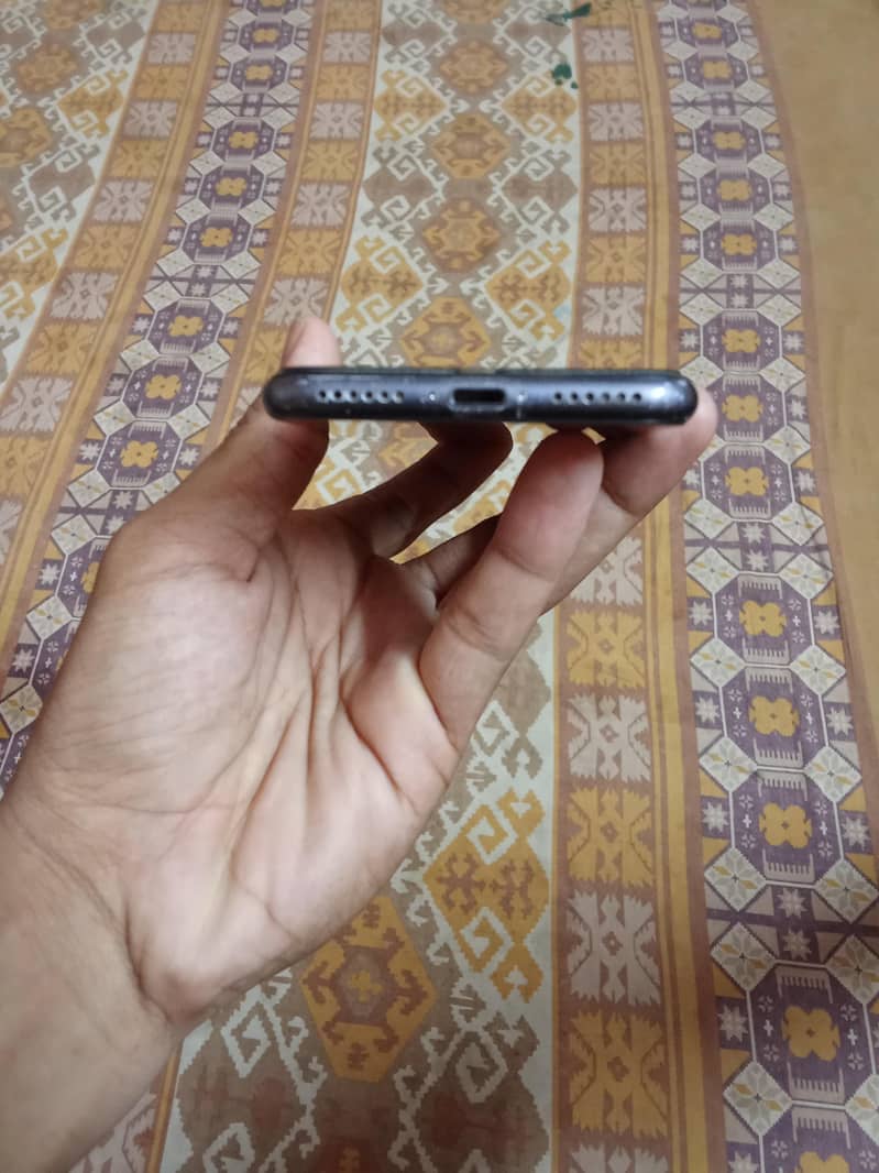 Apple iPhone 8 6
