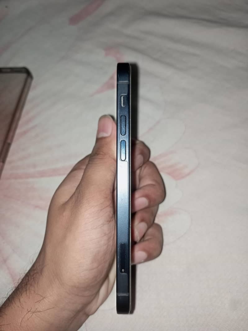 Apple iPhone 12 6