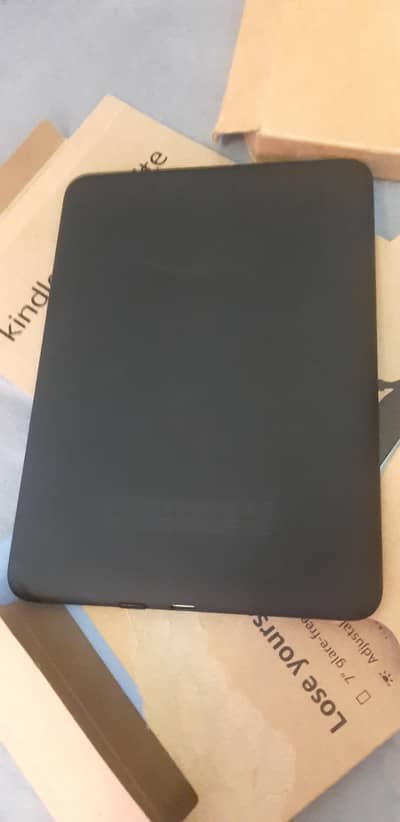 Kindle Paperwhite 12th Gen 12 GB - very good condition