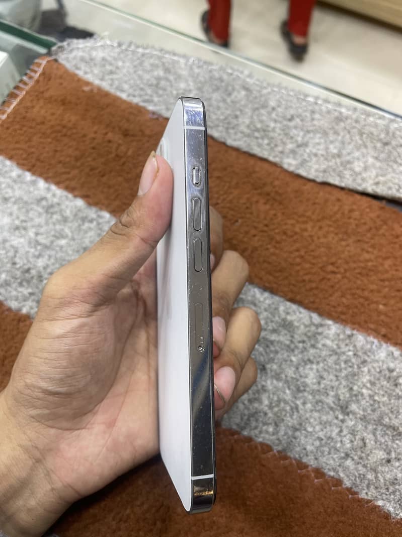 Apple iPhone 13 Pro 2