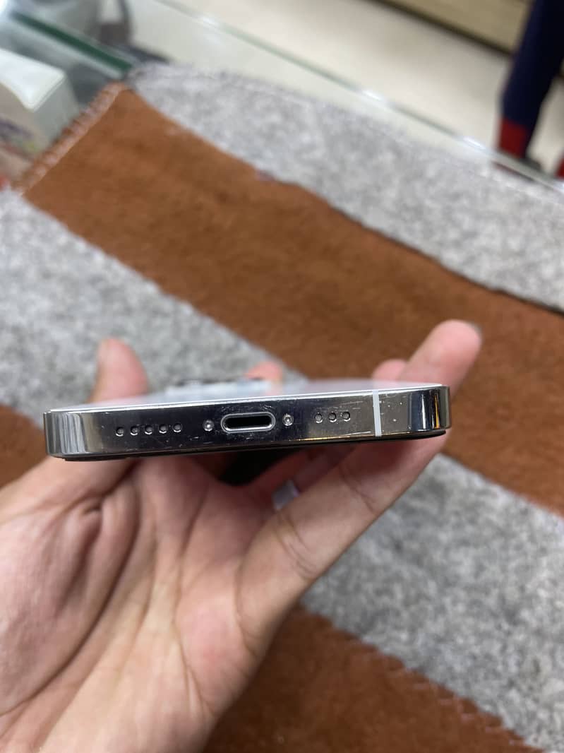Apple iPhone 13 Pro 6