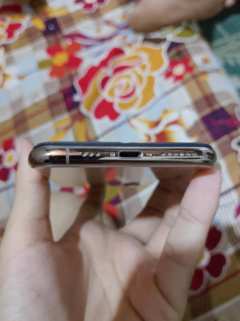 Apple iPhone XS 1