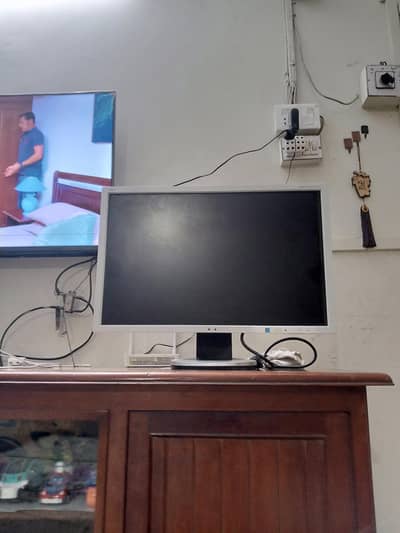 NEC WHITE STIPPED 24 INCH JAPANESE MONITOR  WITH BUILT IN SPEAKERS