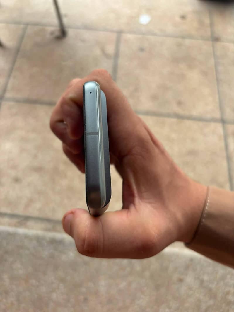 Google Pixel 8 6