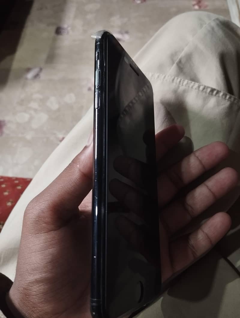Apple iPhone 7 Plus 1