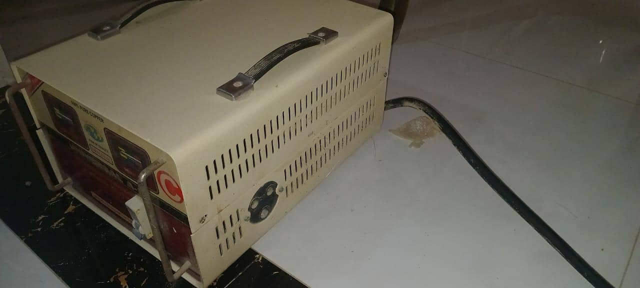 UNIVERSAL Voltage Stabilizer 2