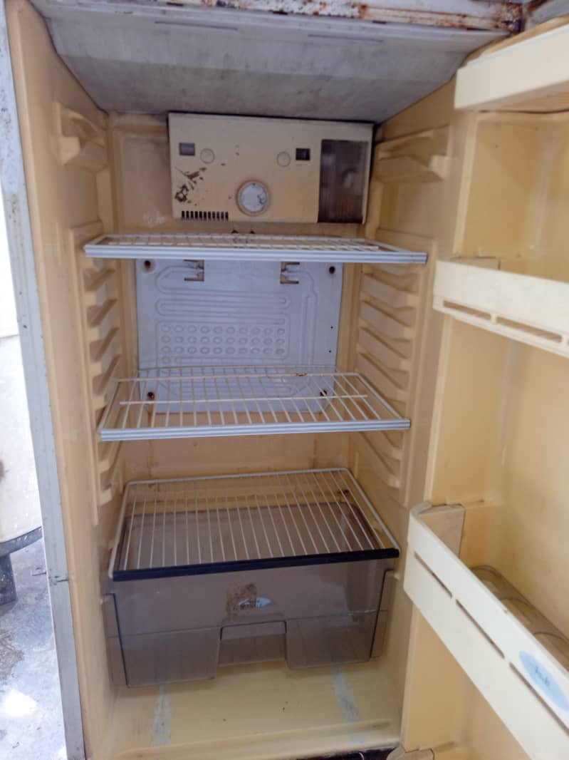 refrigerator 0