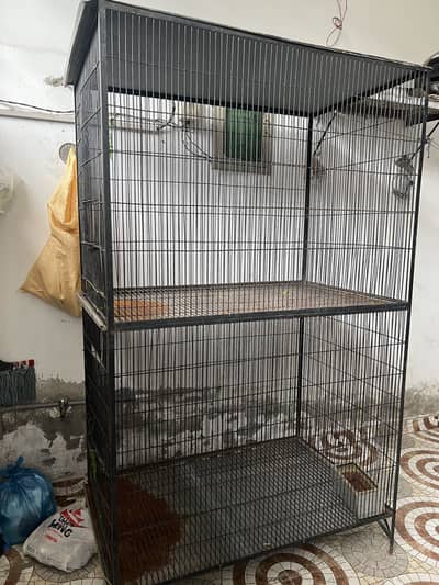 Cage saaf suthra hai big cage moti wire mazboot bna huya hai