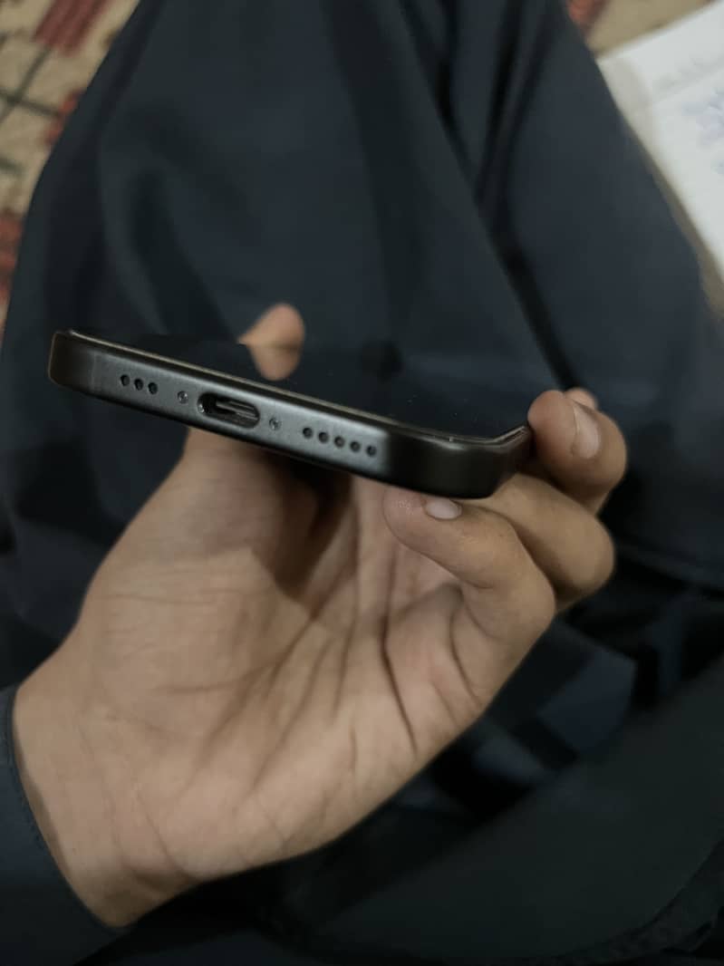 Apple iPhone 15 4
