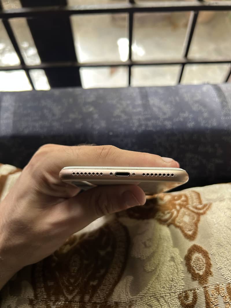 Apple iPhone 8 Plus 4