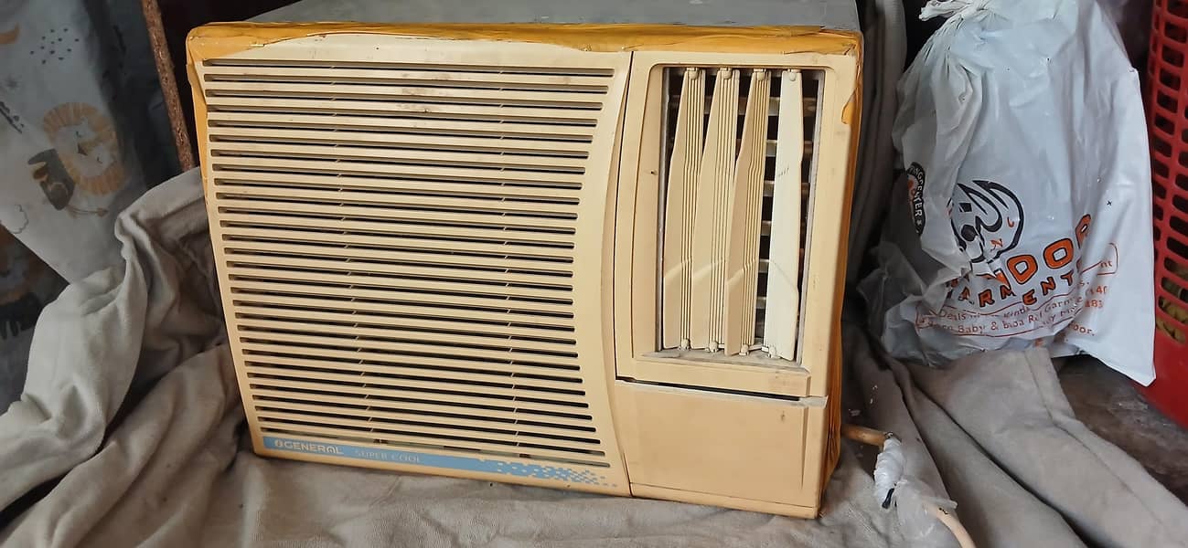 window AC 4