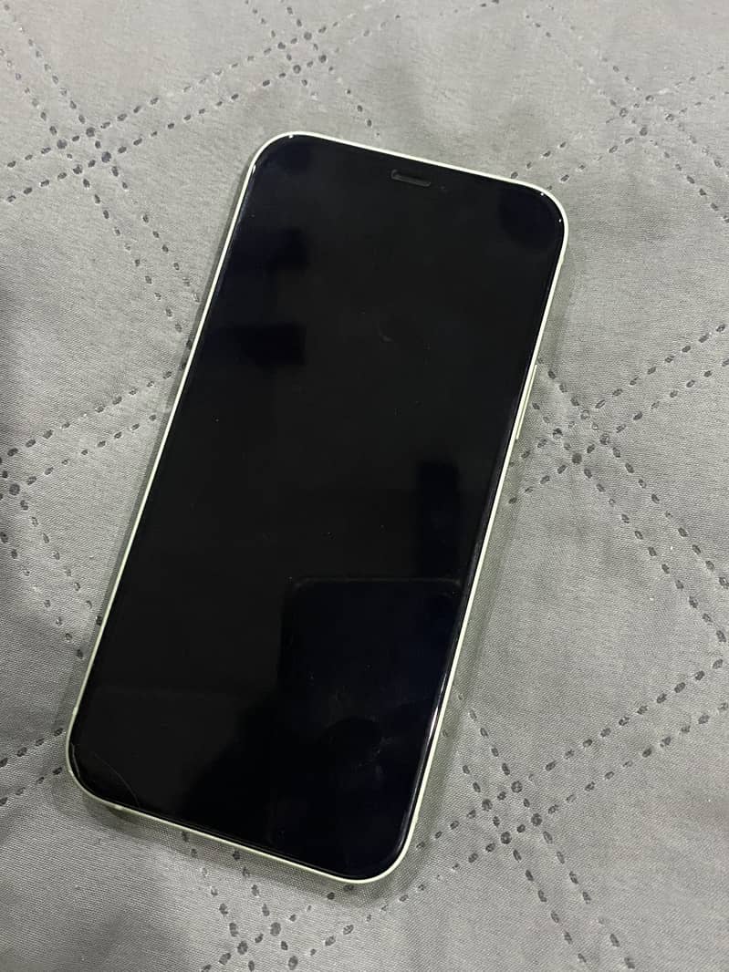 Apple iPhone 12 4