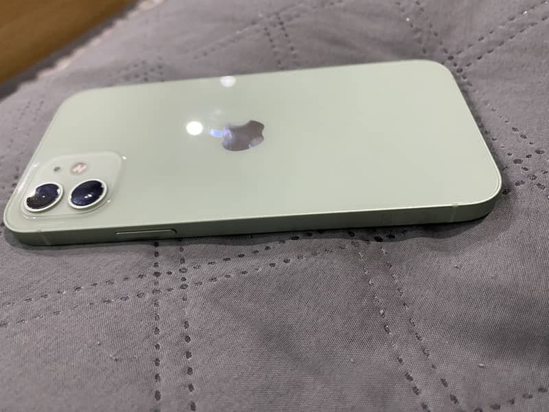 Apple iPhone 12 5