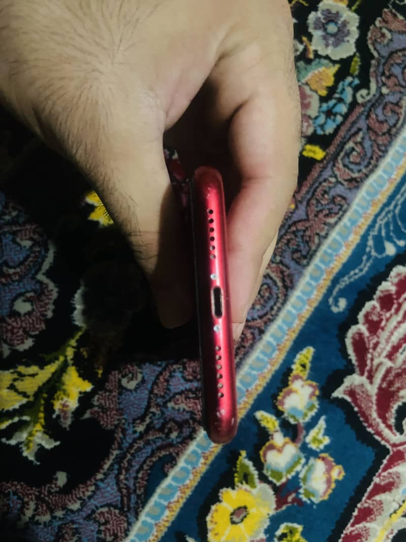 Apple iPhone 11 4