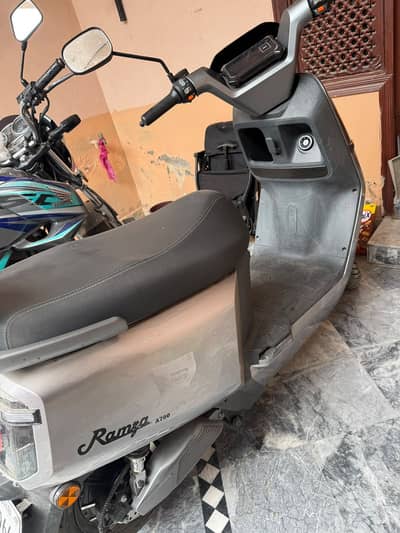 Ramza A700 Commander Scooty 1500 watss motor