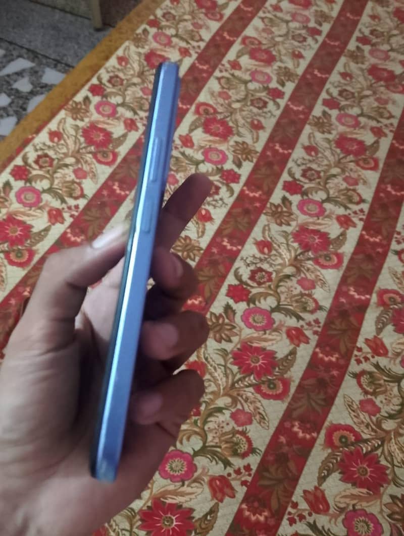 Realme C85 4
