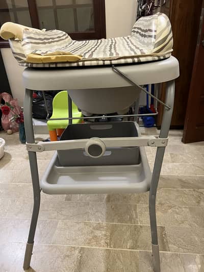 Chicco Cuddle & Bubble Baby Bath & Changing Station