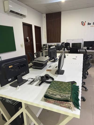 04 MARLA OFFICE FIRST FLOOR