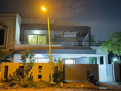 10 Marla Single Unit Fully Renovated Lush Condition Full House Available For Rent