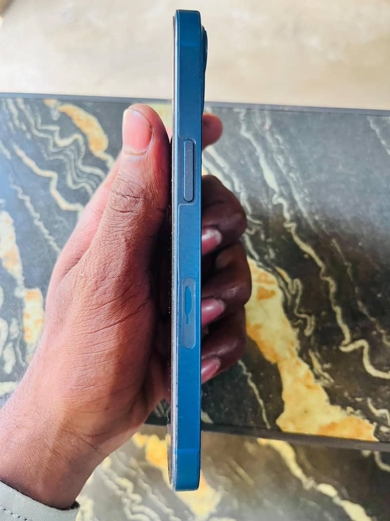 Apple iPhone 13 1