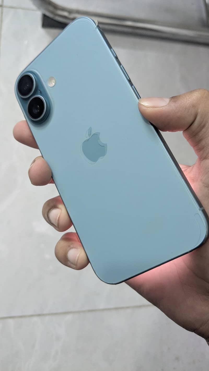 Apple iPhone 16 3