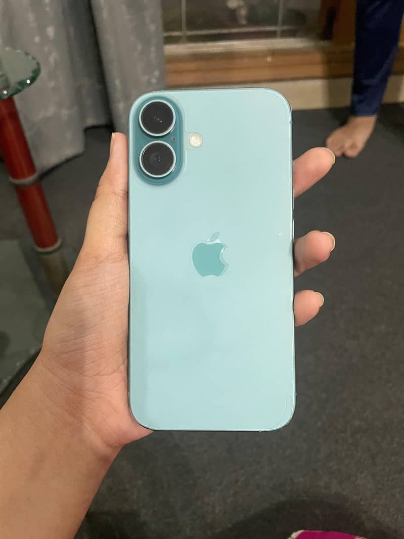 Apple iPhone 16 5