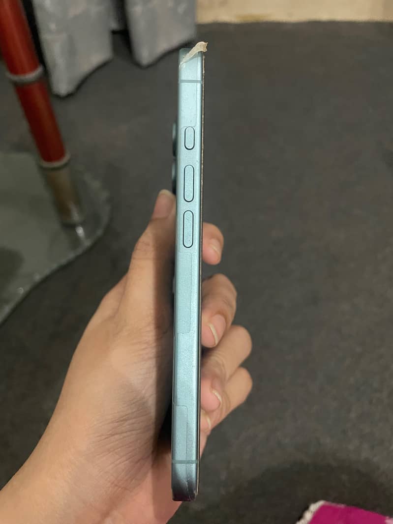 Apple iPhone 16 6