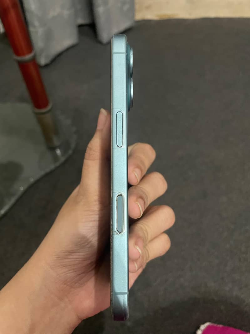 Apple iPhone 16 7