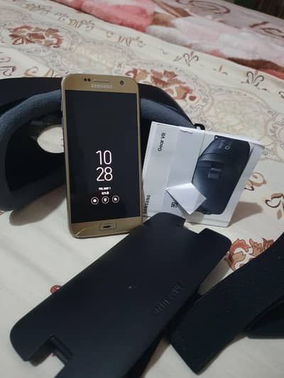 hi I am selling my Samsung S7 4/ 32 gb