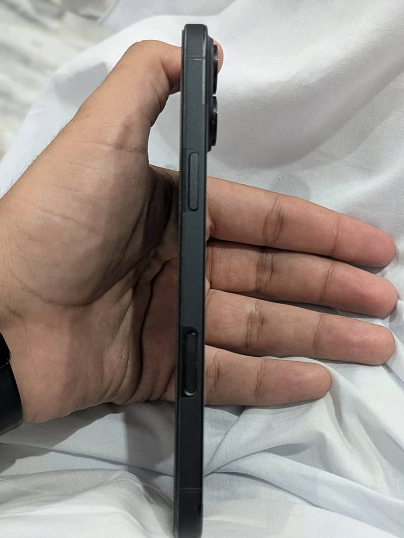 Apple iPhone 16 Plus 0