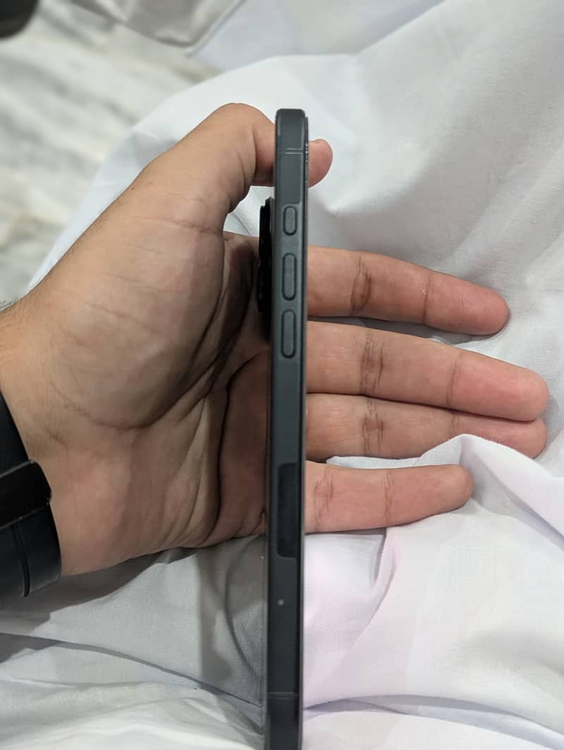 Apple iPhone 16 Plus 3