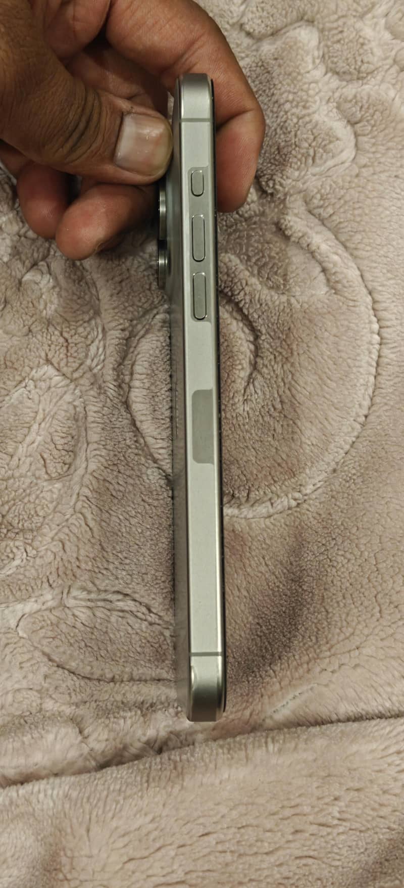 Apple iPhone 15 Pro Max 3