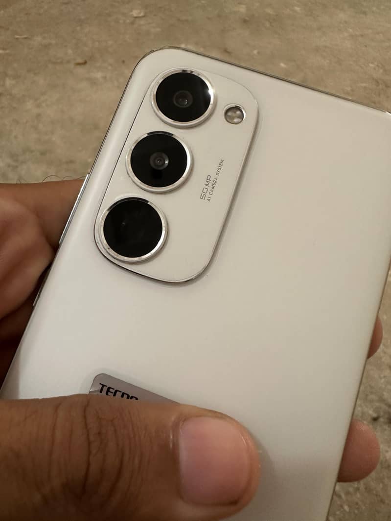 Tecno CAMON 40 Pro plus box open 0