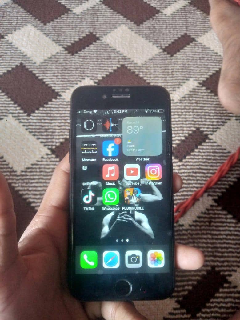 Apple iPhone 7 0