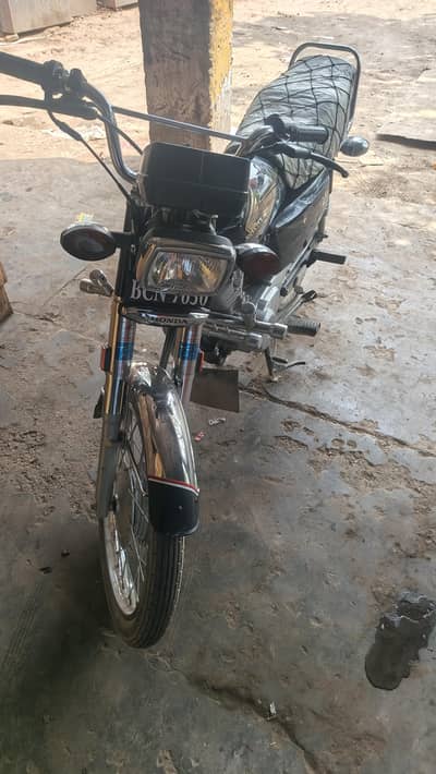 Honda 125 for sell lush condition 25.26 model. 03003192146